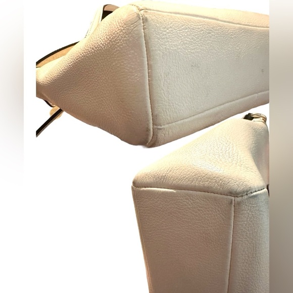 Coach Mini Kelsey Cream Crossbody Bag with Structured Design - Picture 7 of 10